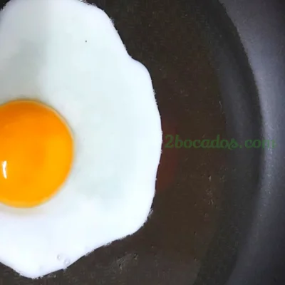 Cómo freír un huevo SIN QUE SALPIQUE